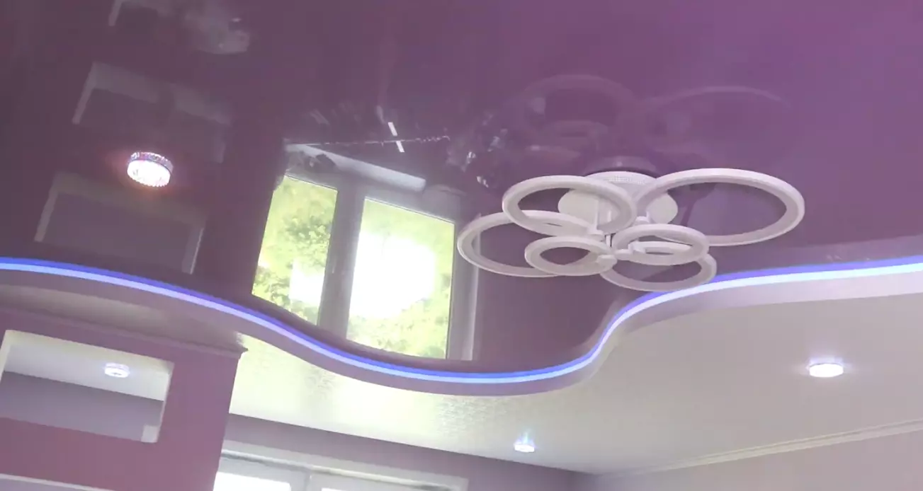 Фиолетовый натяжной потолок