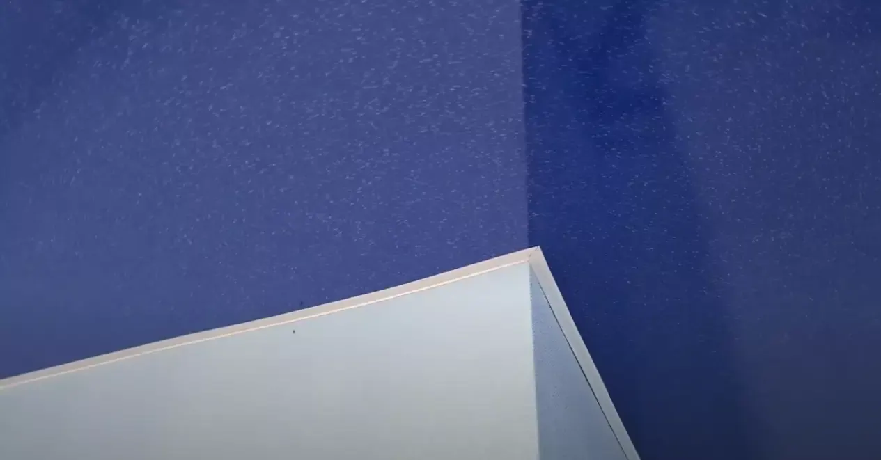Синий натяжной потолок с точечными светильниками — Обнинск, проспект Ленина, 106, фото 1